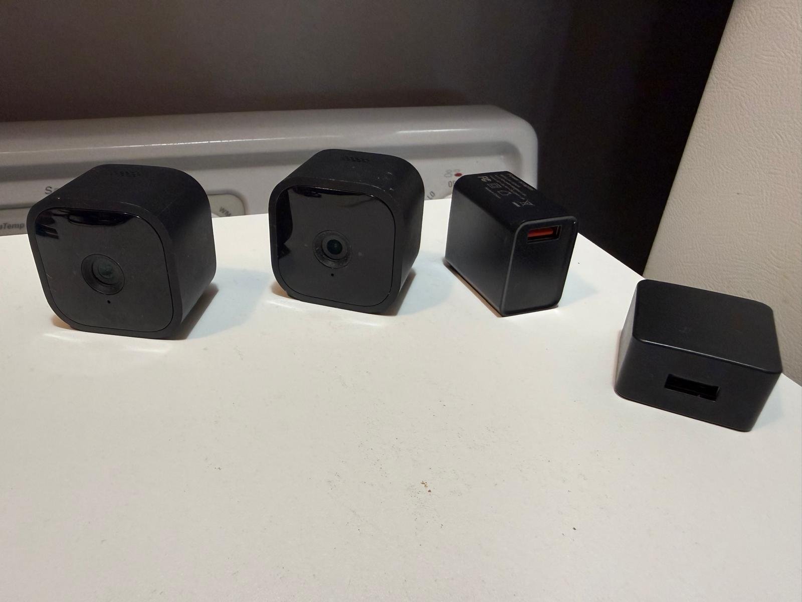 Mini security cameras (2x, brand unknown) thumbnail